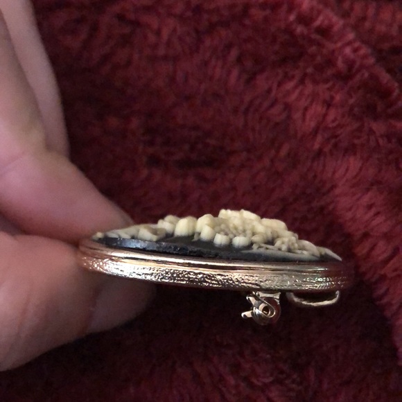 Michele Lynn Flower Brooch 🌺 - Picture 4 of 4